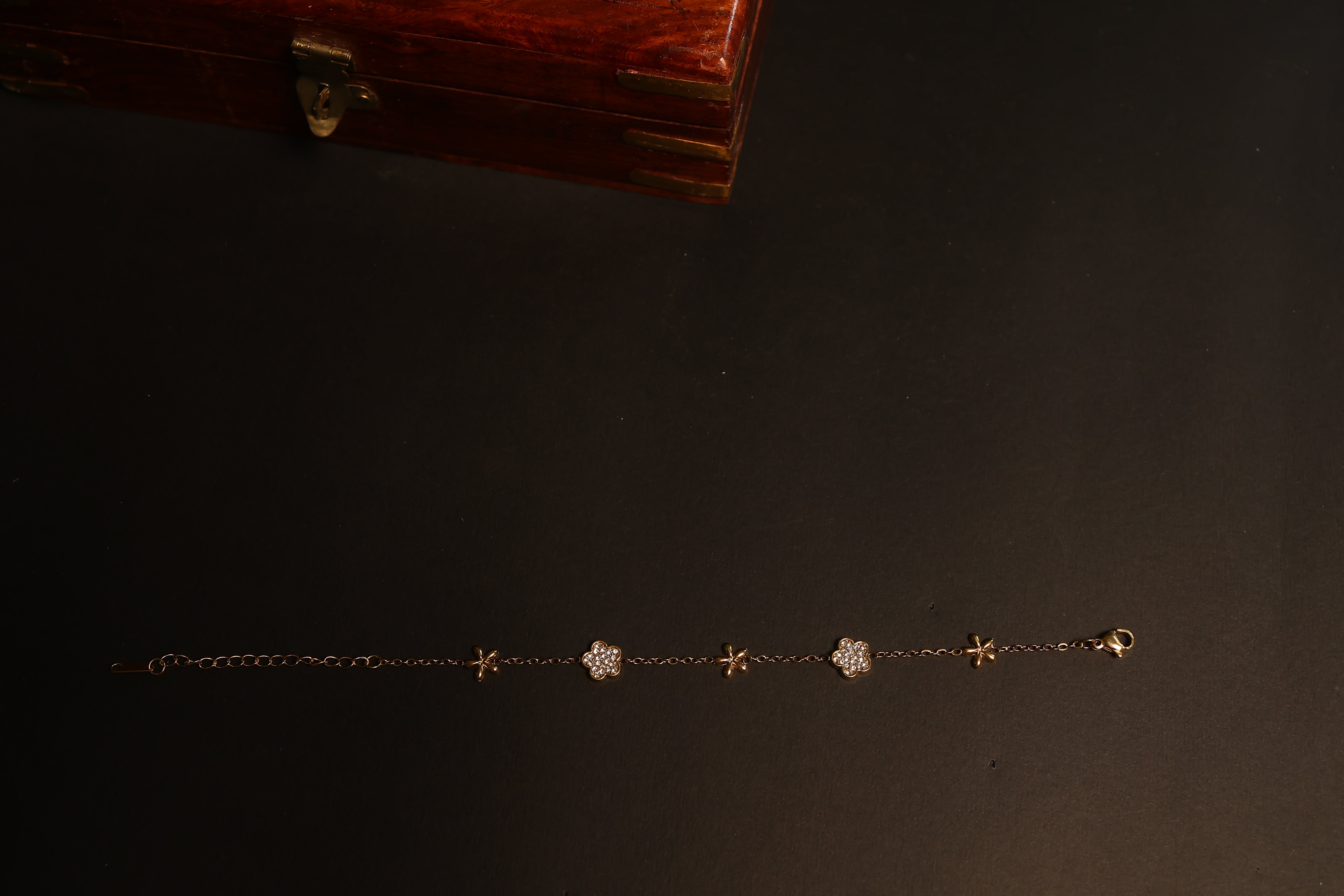 Dainty Flower Bracelet