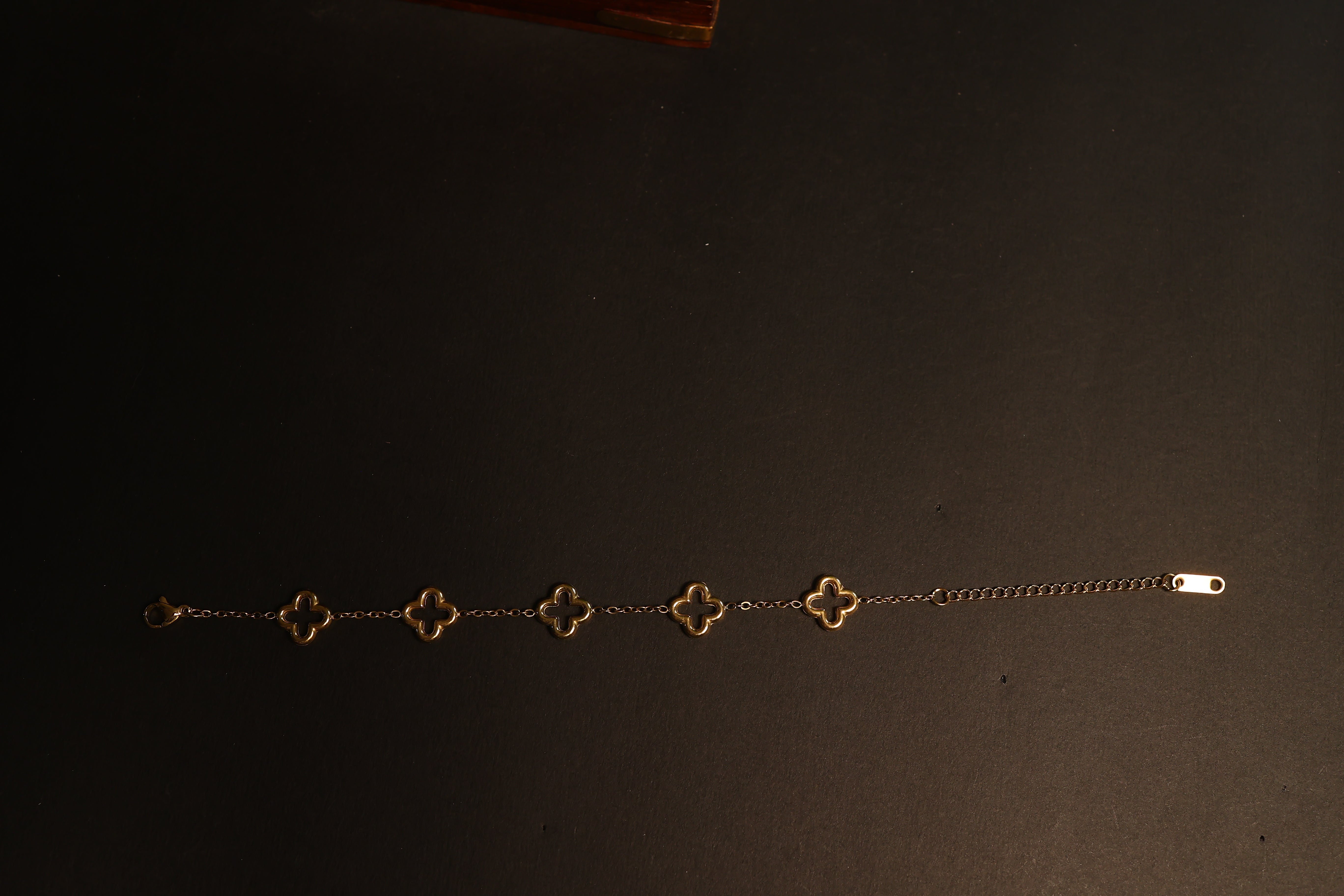 Dainty Flower Bracelet