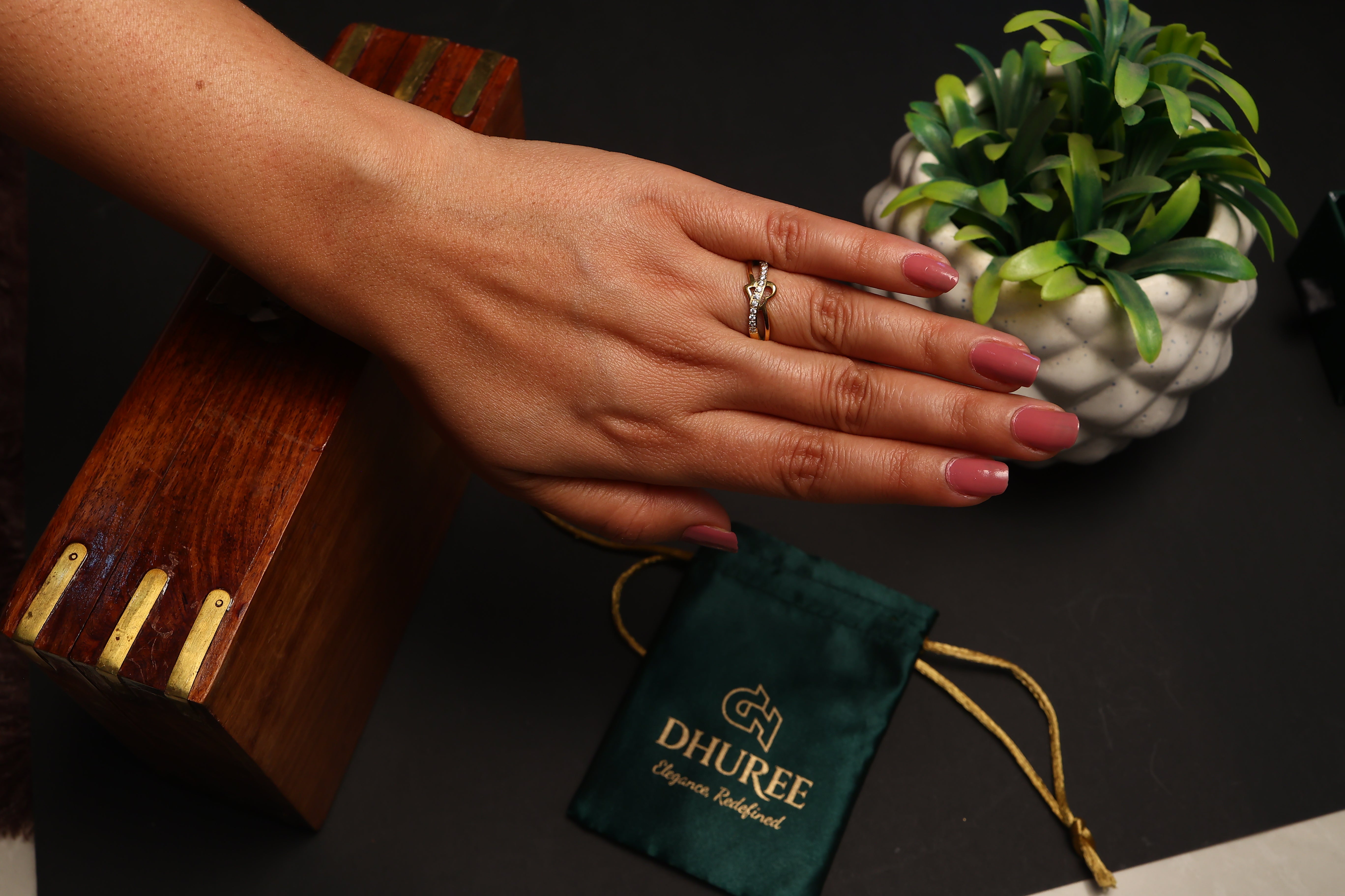 Trendy Finger Ring-Medium Size.