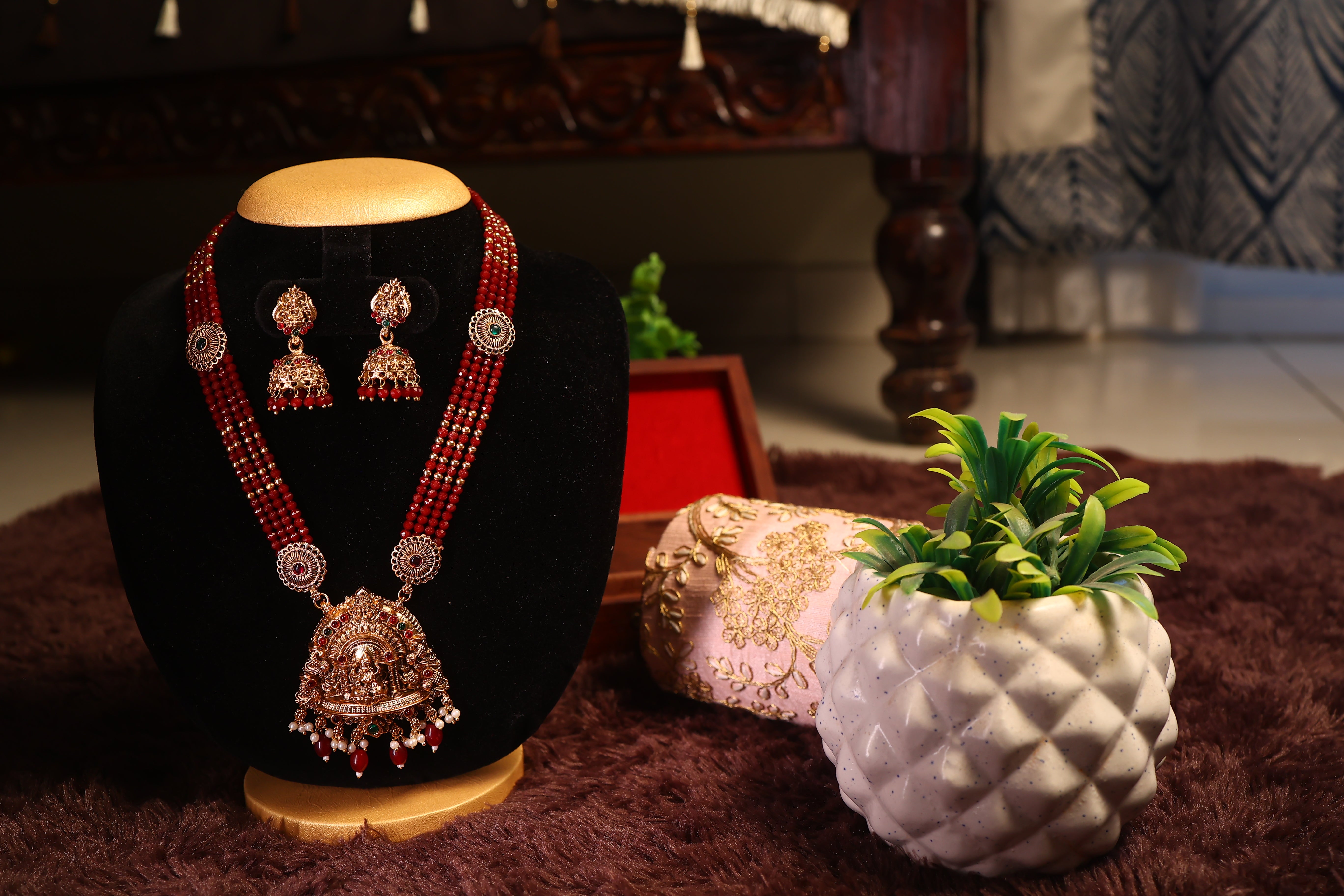 Lakshmi Motif Long Haram