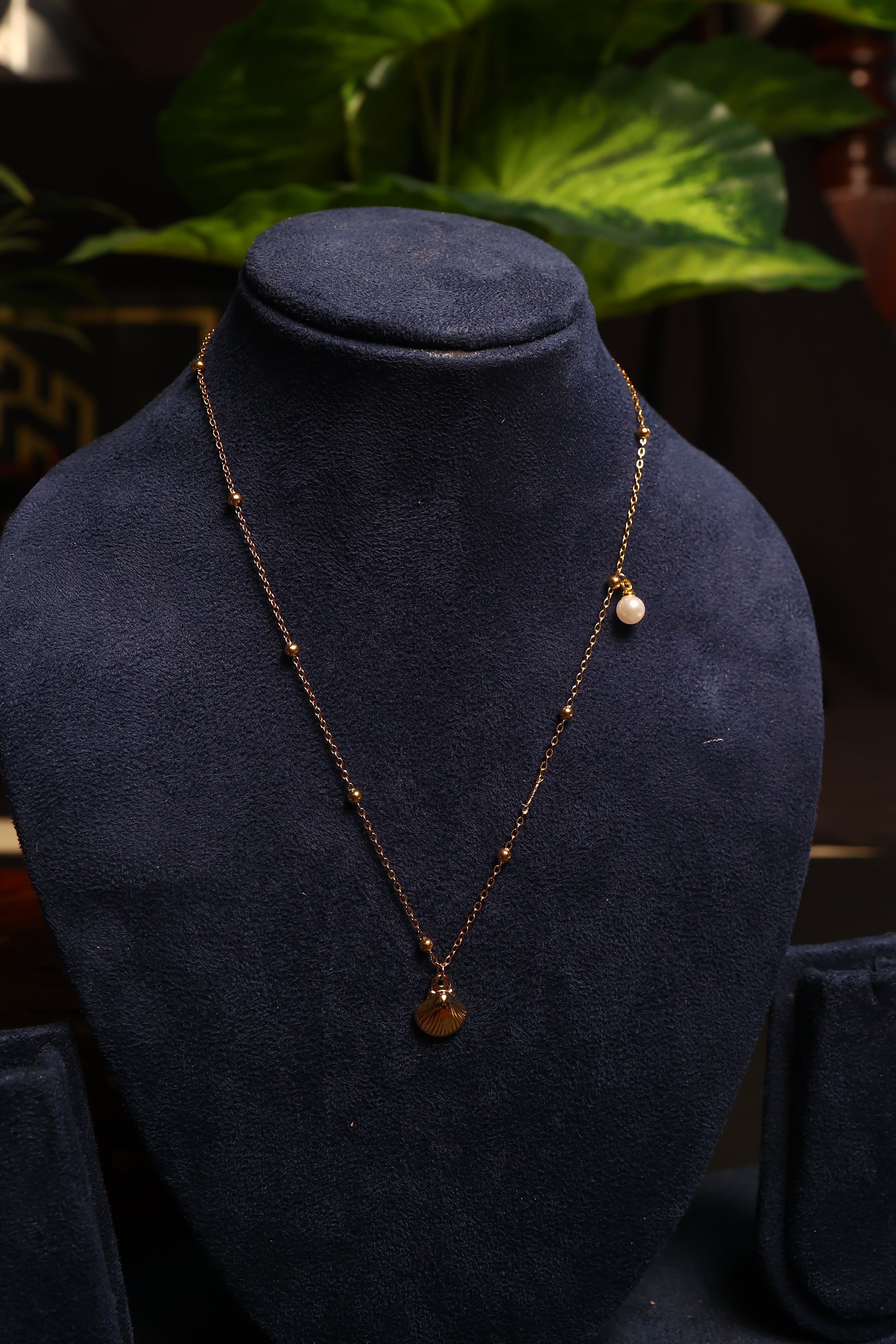 Trendy Gold Plated Shell Pendant Beach
Necklace