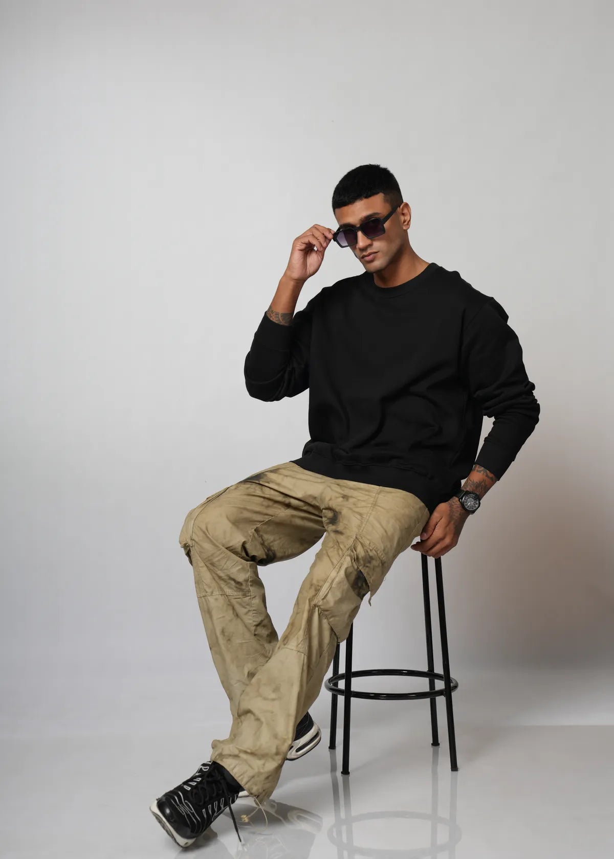 Plain Black Relaxed Sweatshirts for Men