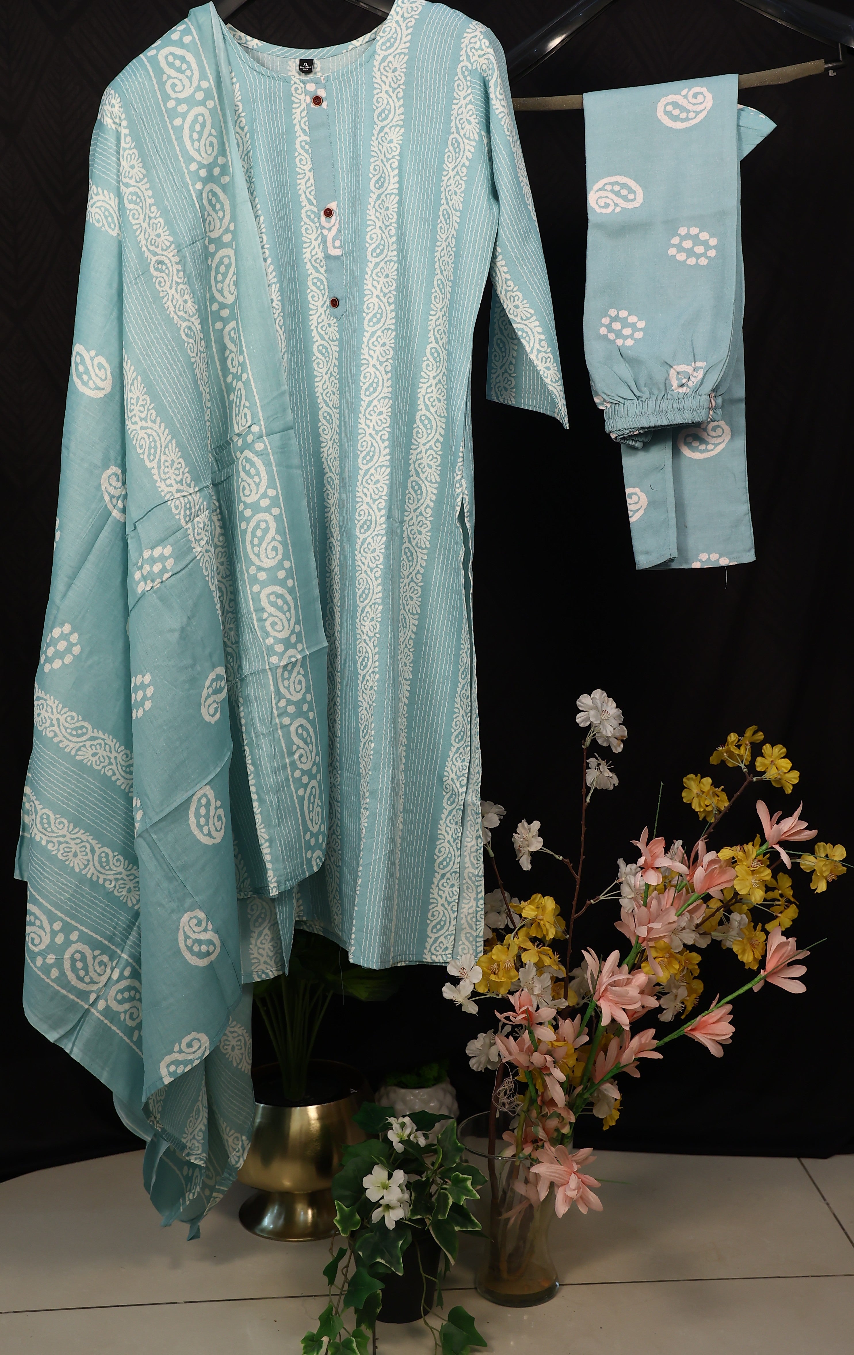 Floral Printed Regular Cotton Blend Kurta with Trouser.