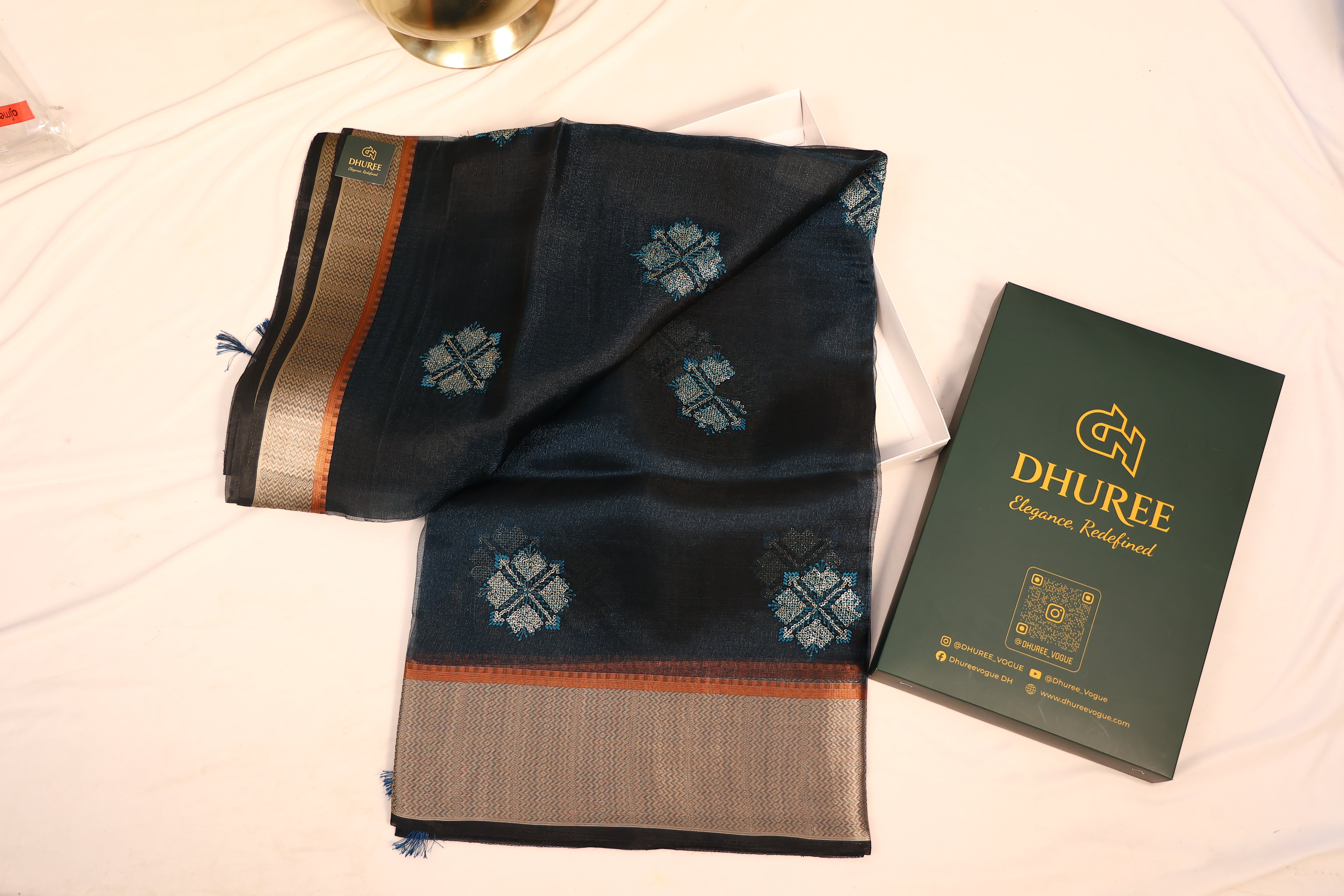 DHUREE LINEN SAREE.