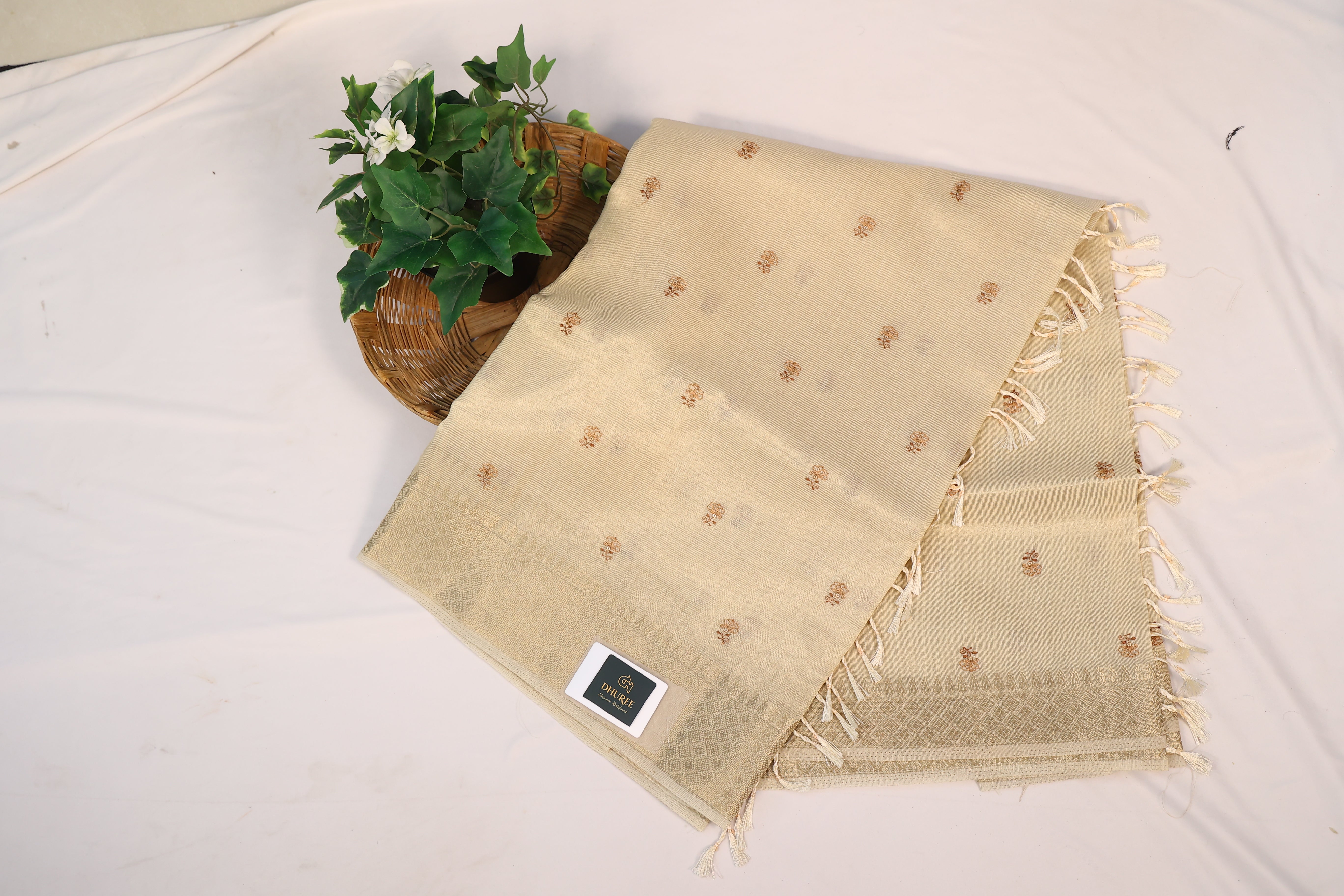 - DHUREE LINEN SAREE.