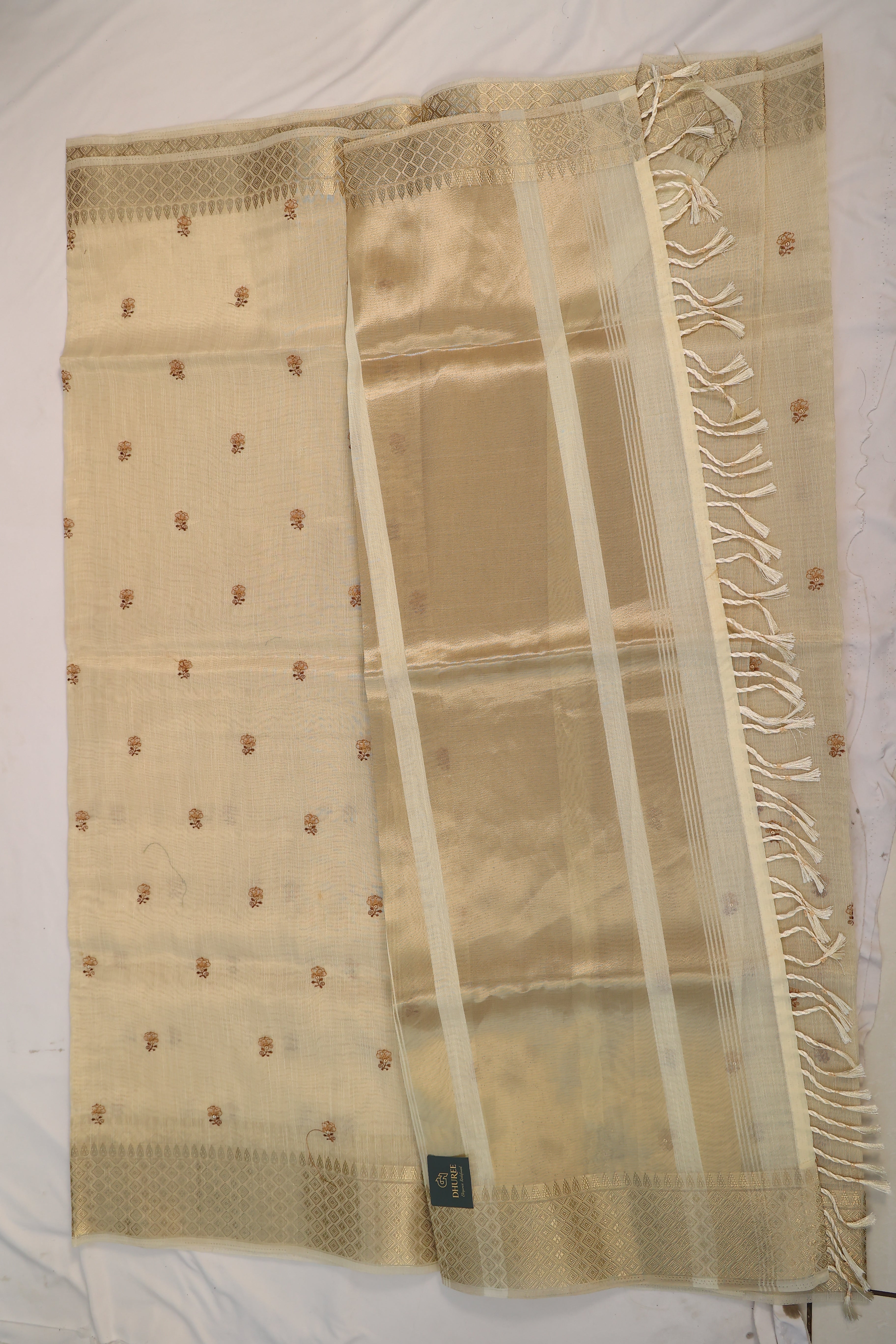- DHUREE LINEN SAREE.