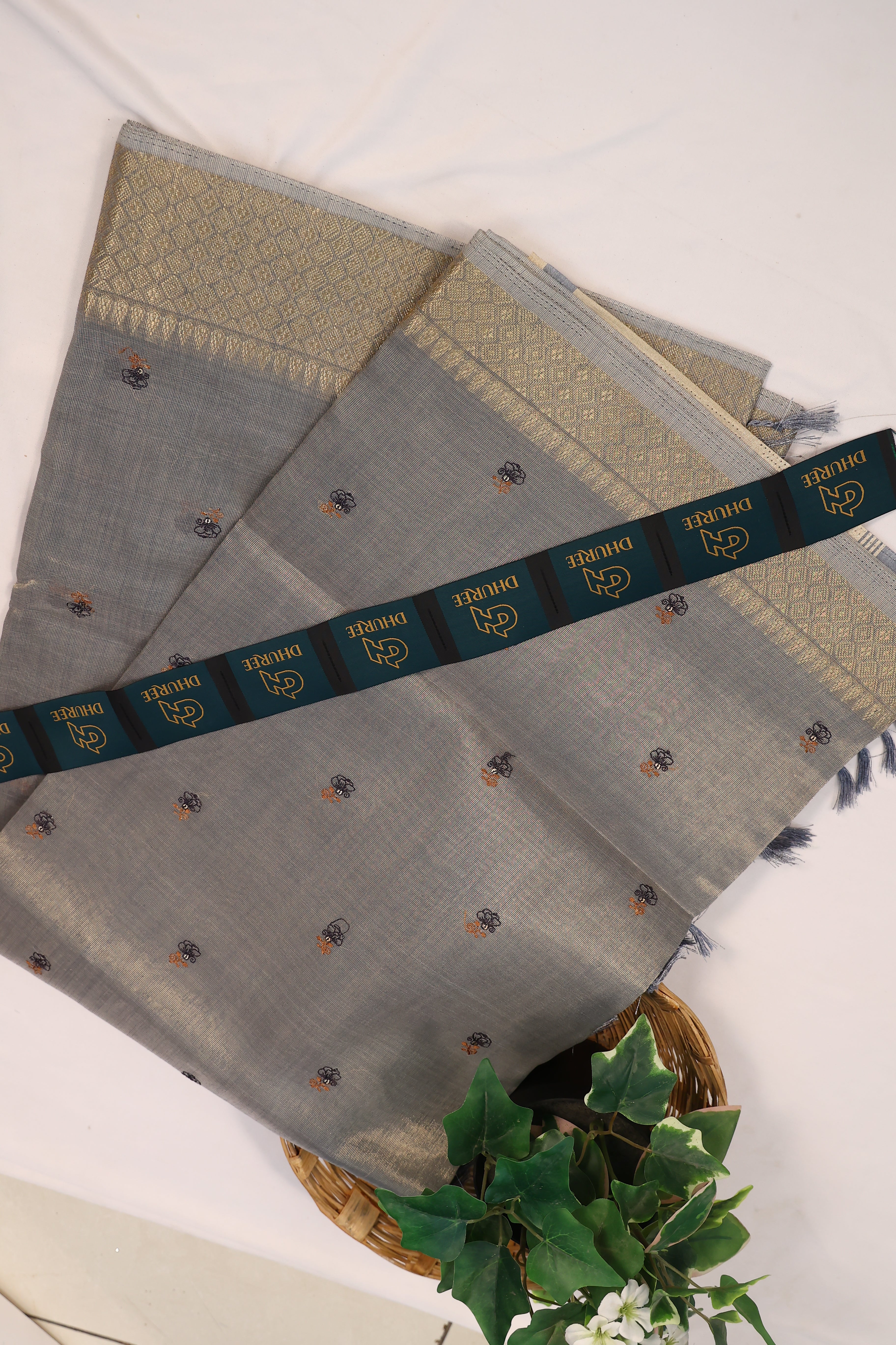 - DHUREE LINEN SAREE.