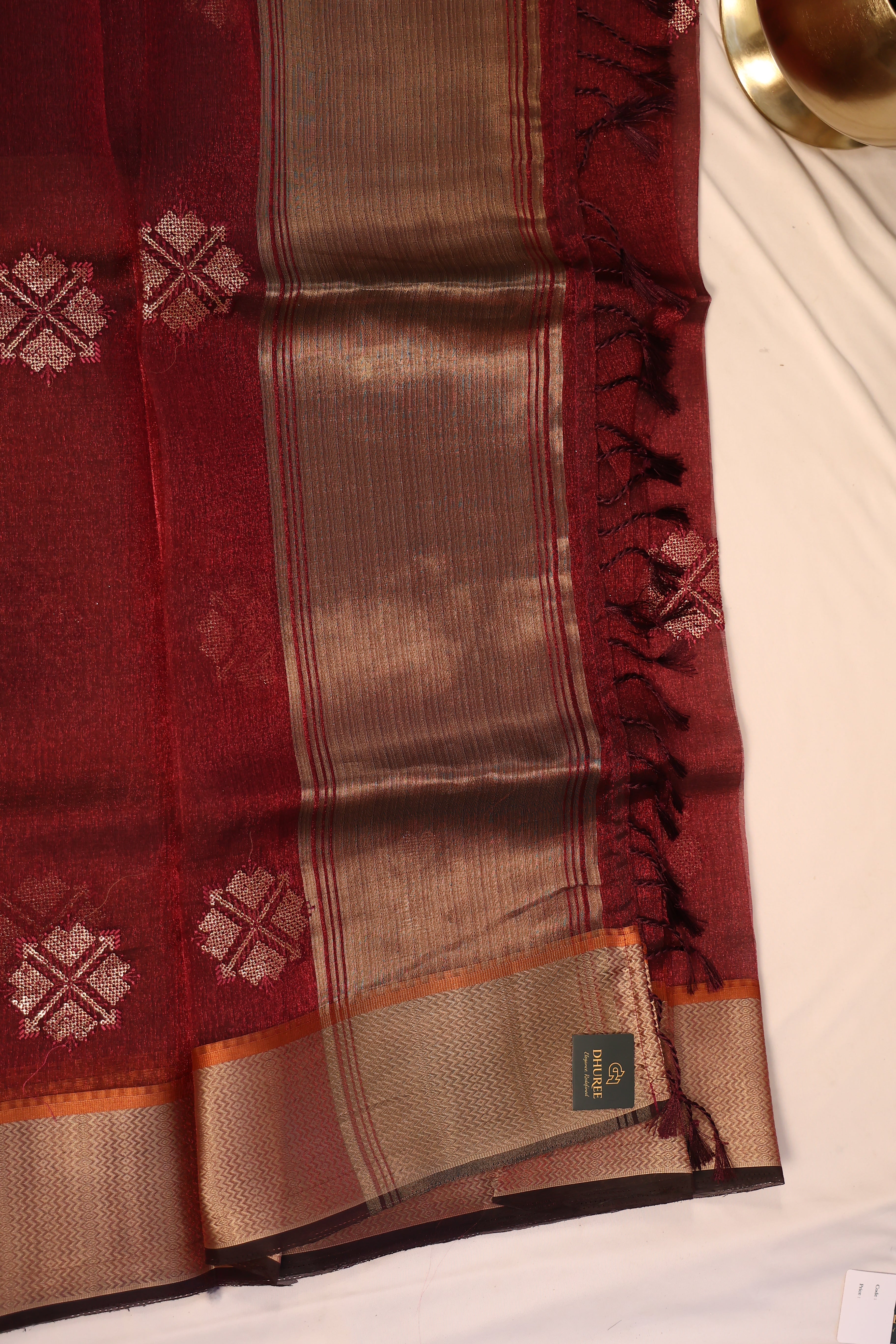 DHUREE LINEN SAREE.