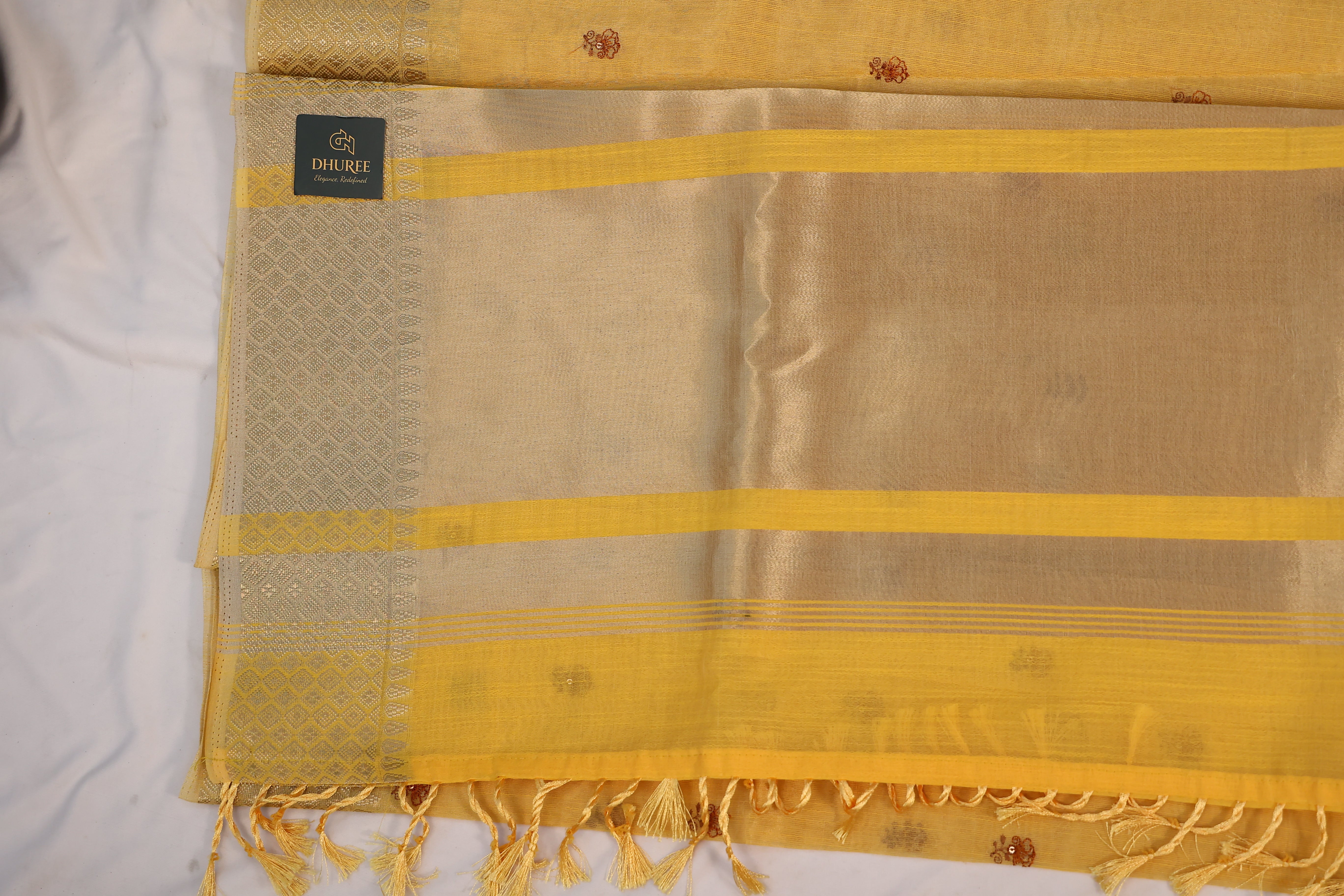 - DHUREE LINEN SAREE.