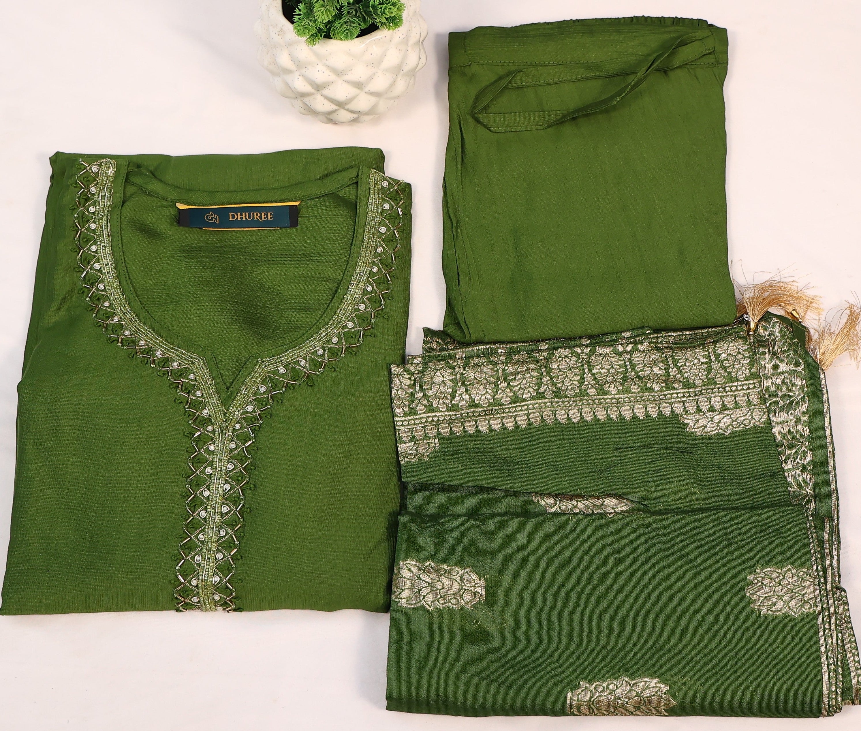 Women's Green Silk Blend Embellished Straight Kurta Set