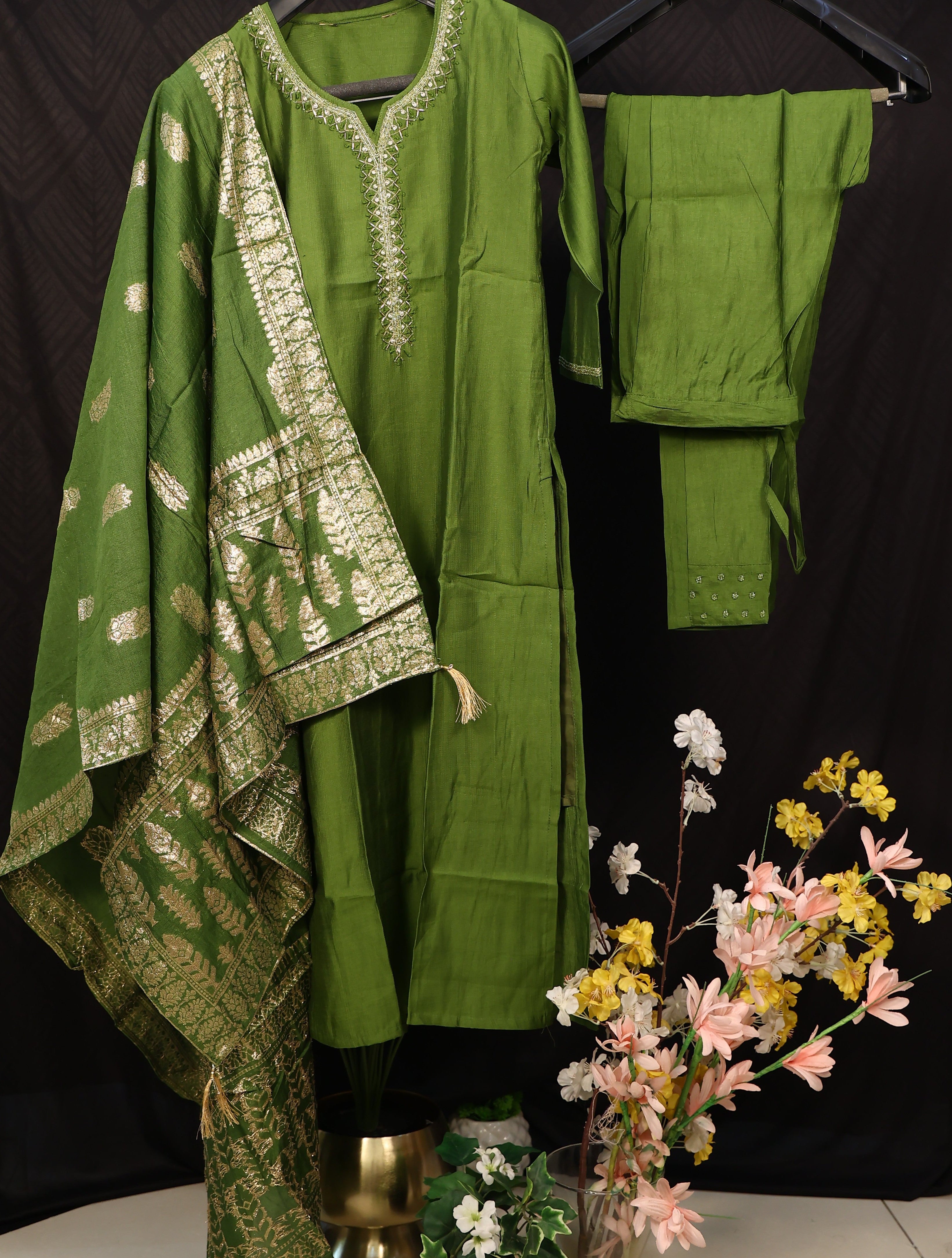 Women's Green Silk Blend Embellished Straight Kurta Set