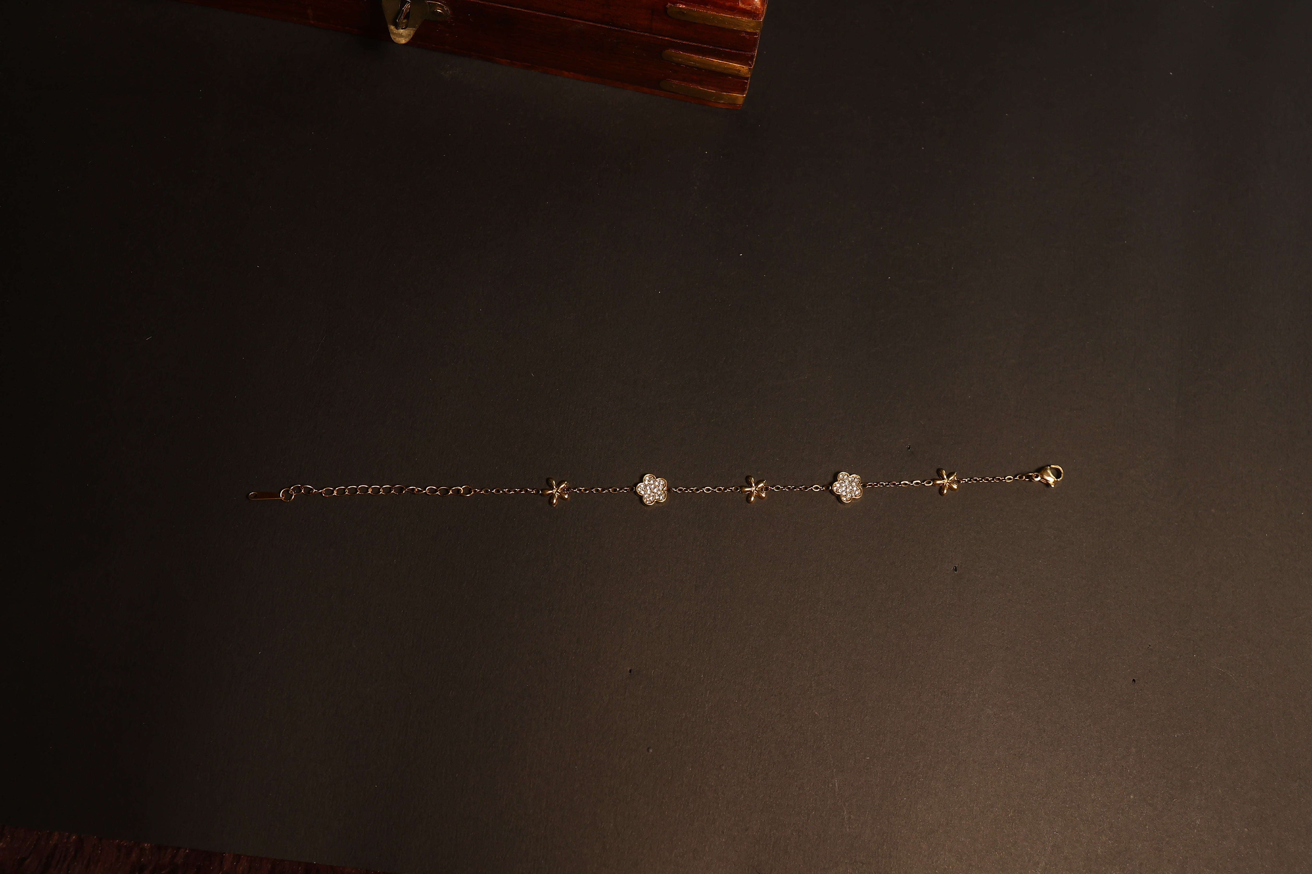 Dainty Flower Bracelet