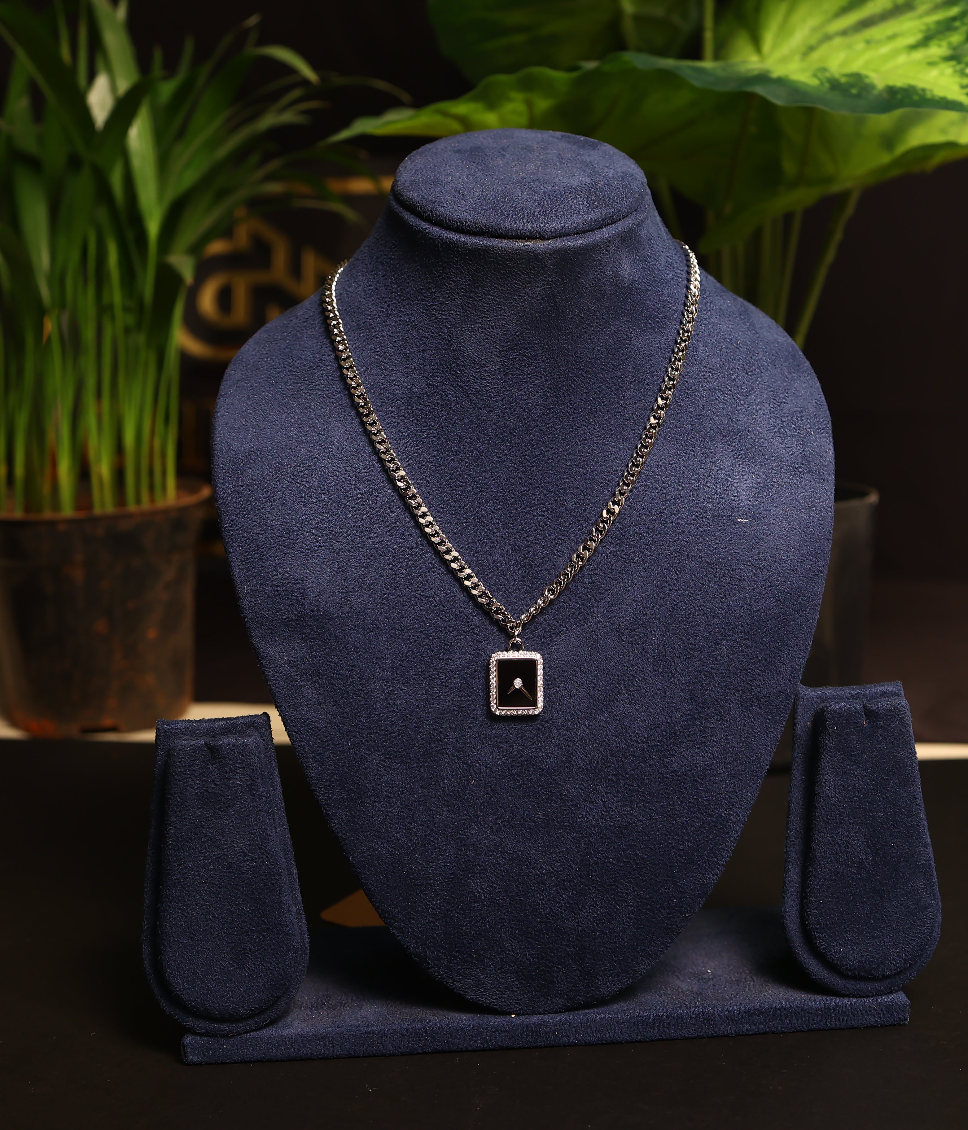 Silver Metal Pearl Pendent Necklace-