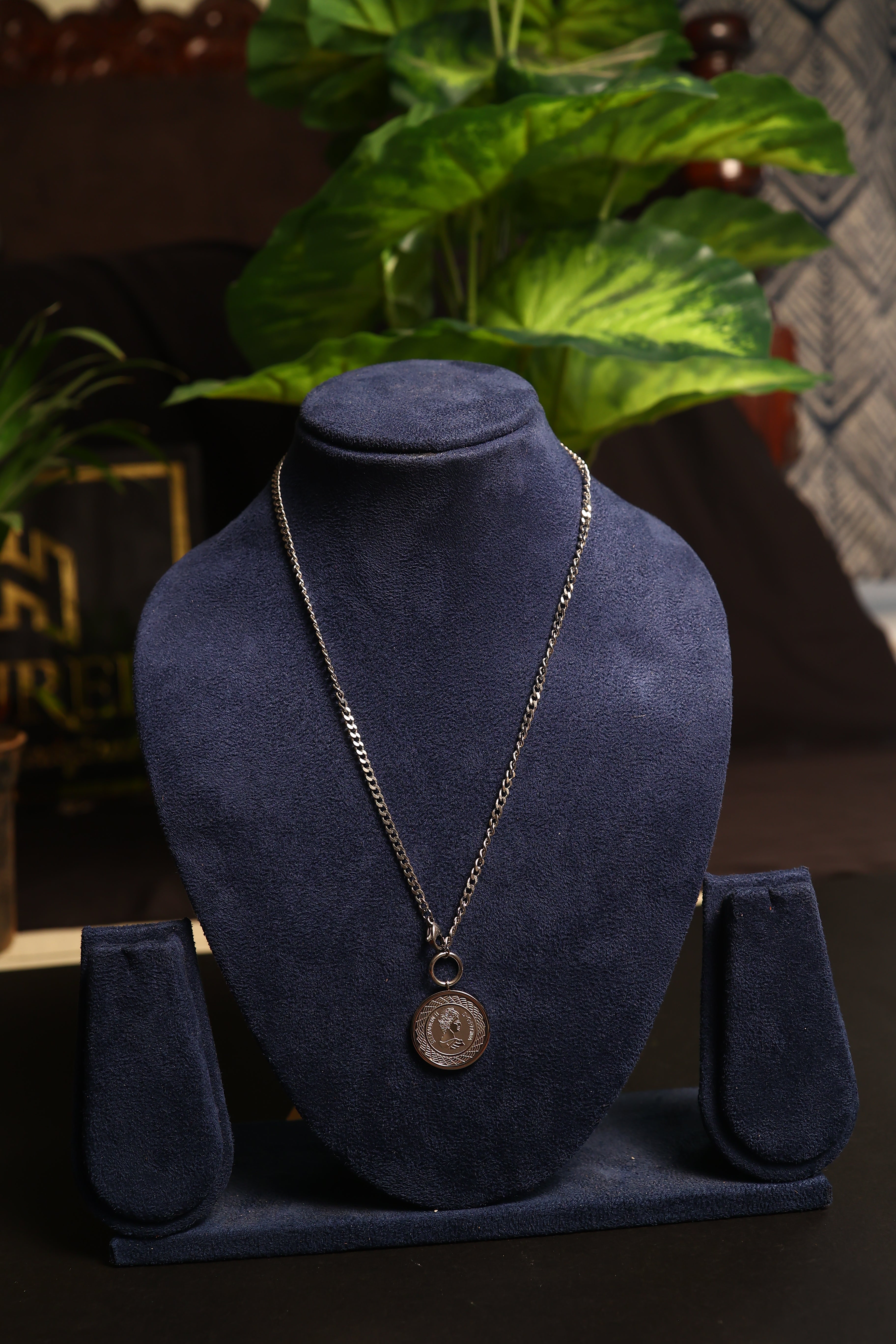 Stainless Steel Silver Plated Thick Chain Elizabeth Coin Pendant Necklace