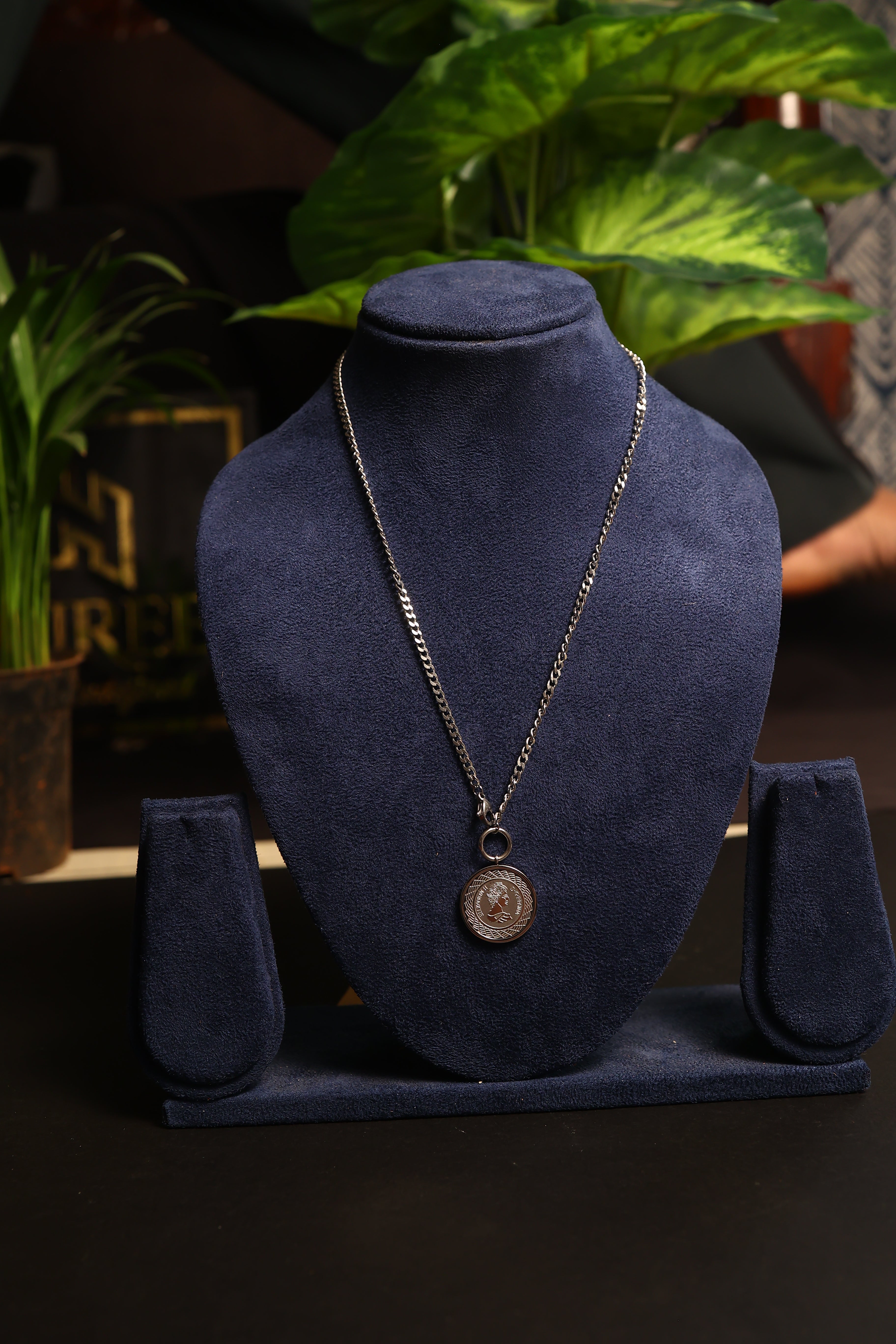 Stainless Steel Silver Plated Thick Chain Elizabeth Coin Pendant Necklace