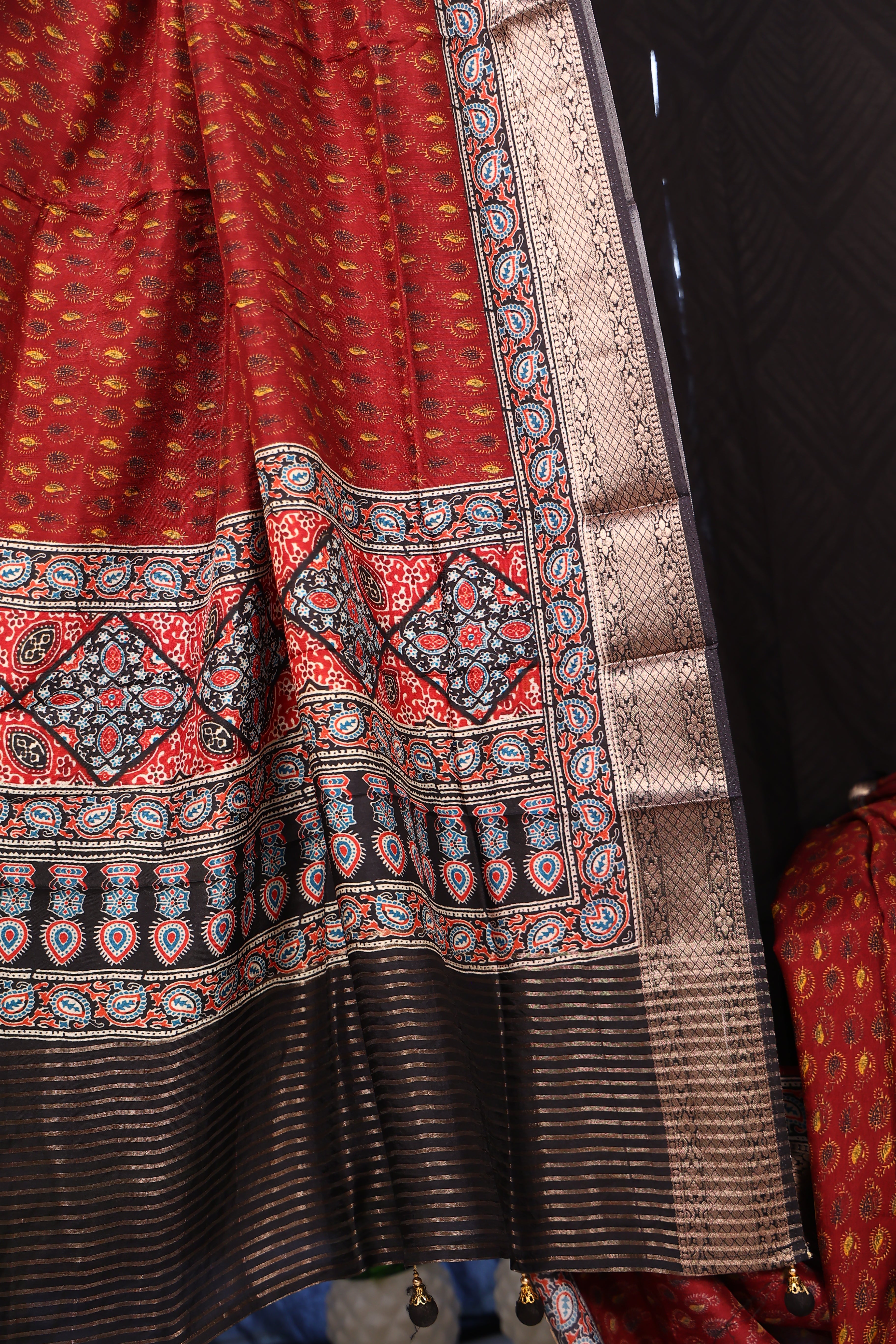 - DHUREE  DOLA SILK  SAREE.