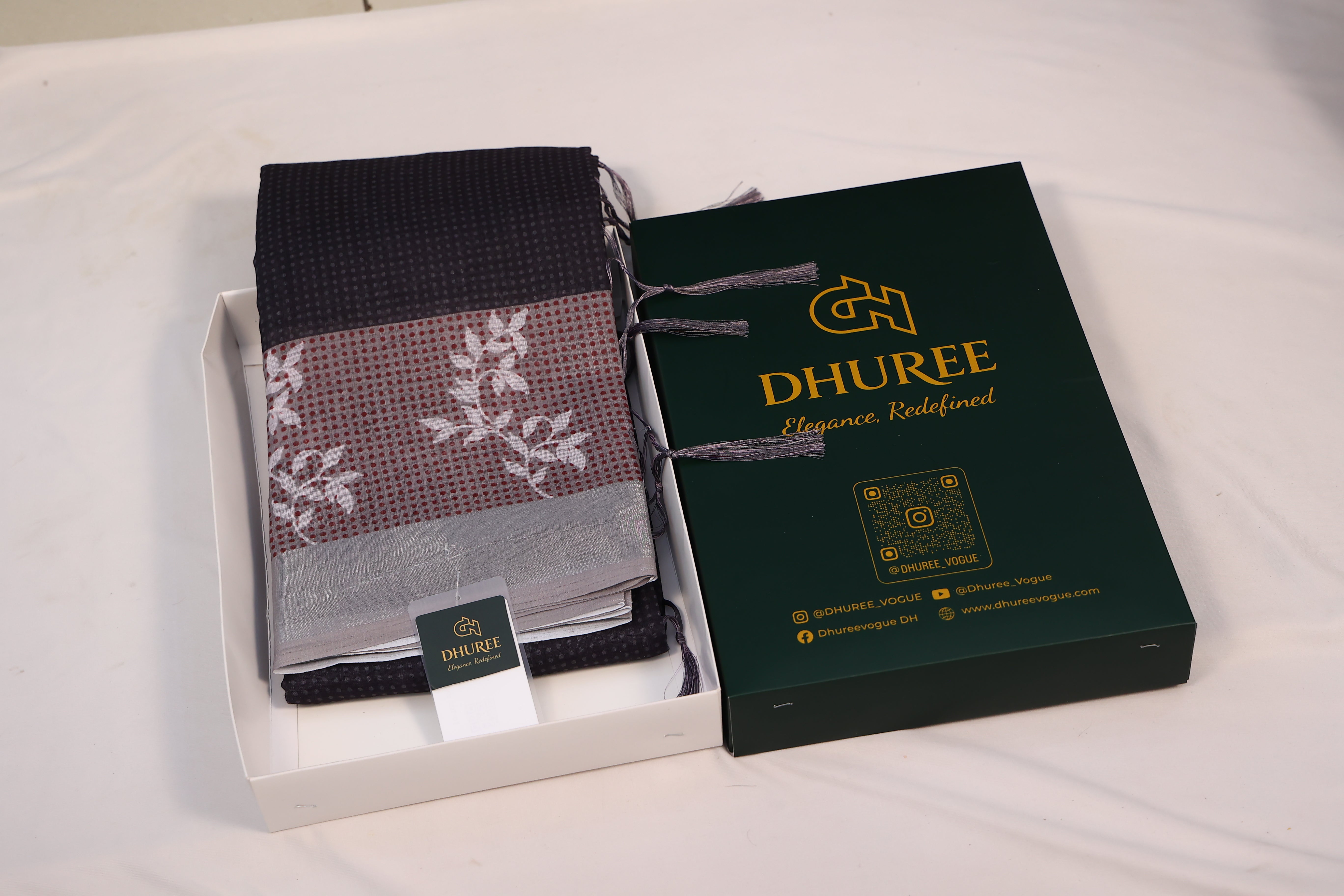- DHUREE  LINEN  SAREE.