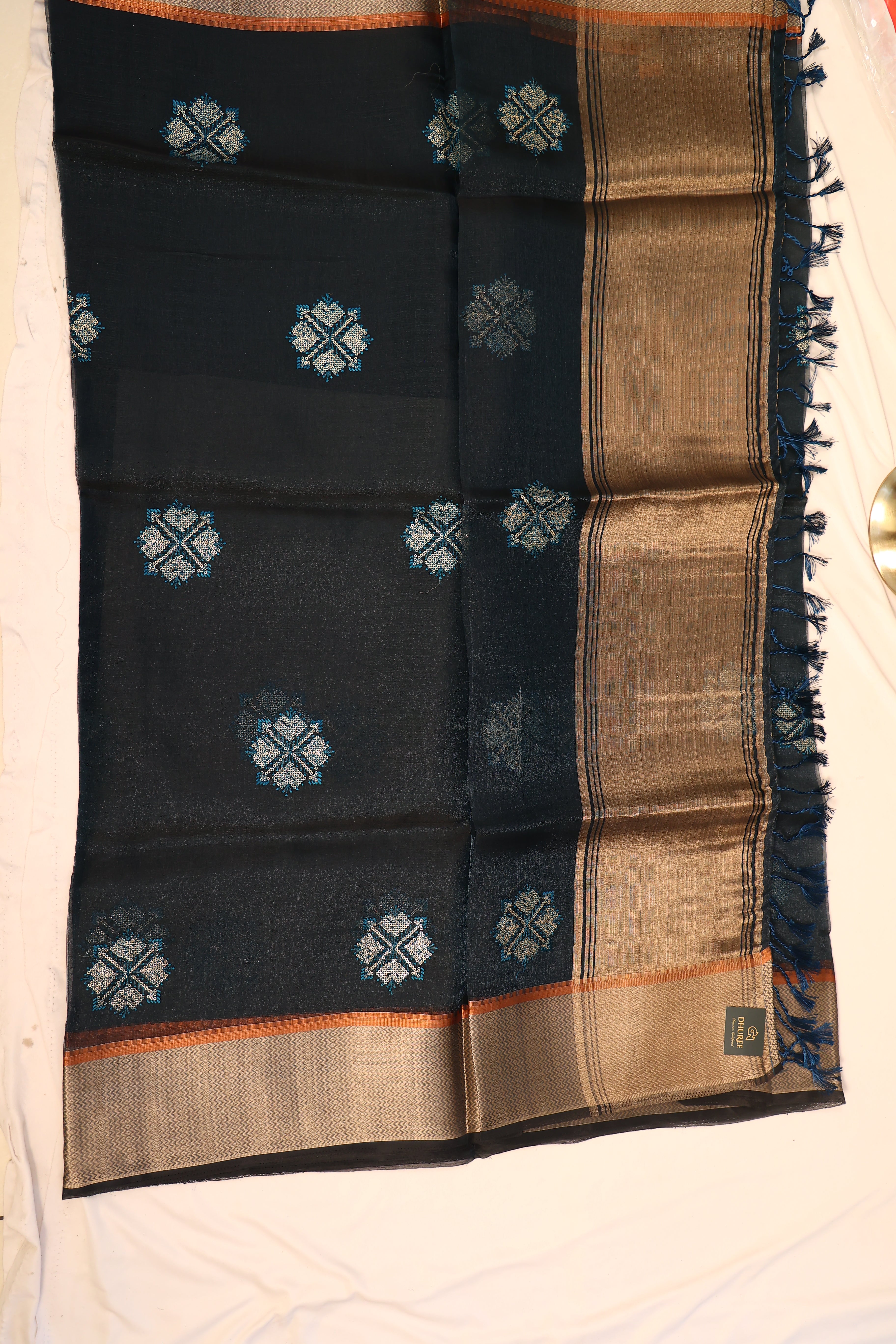 DHUREE LINEN SAREE.