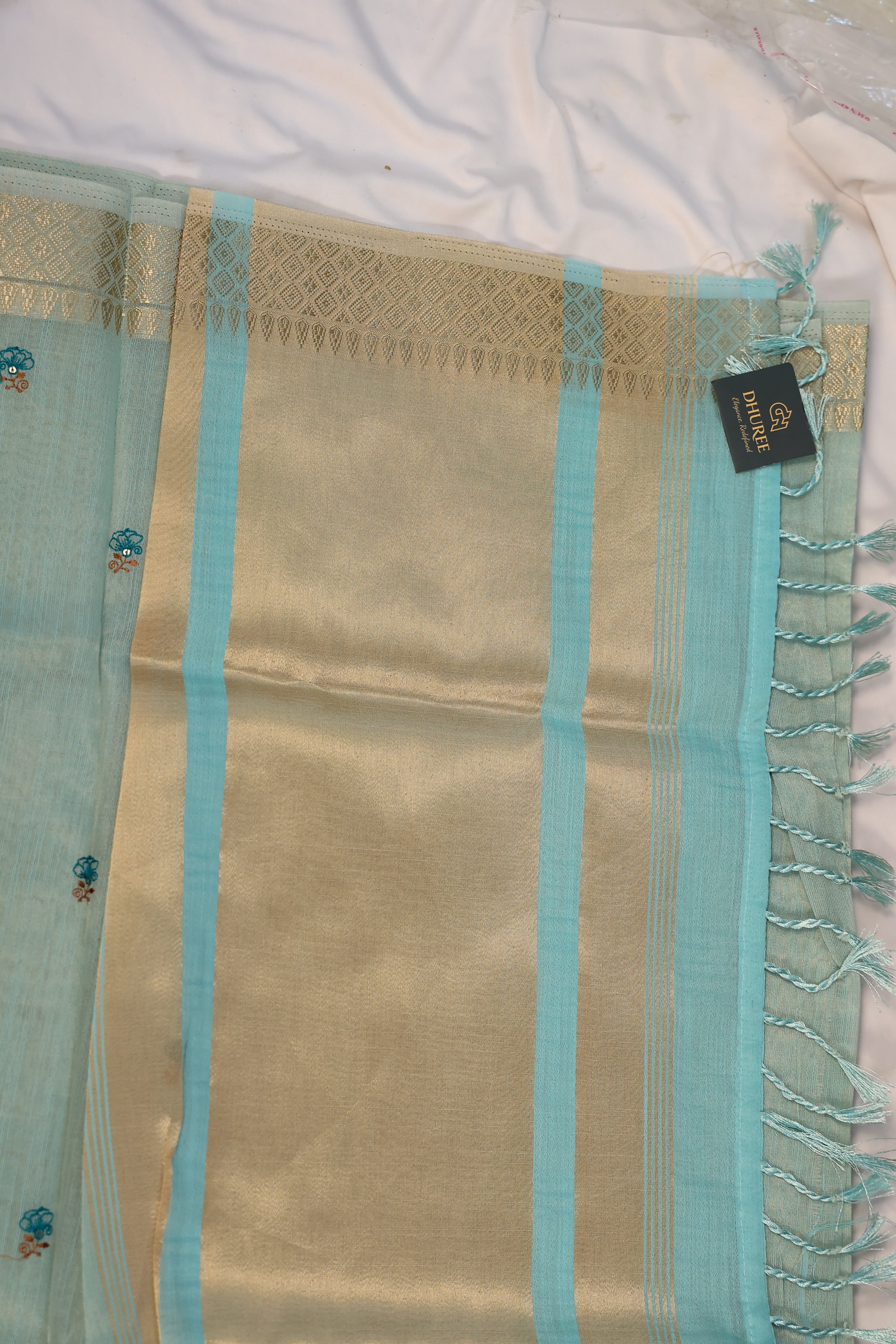 - DHUREE  LINEN  SAREE.