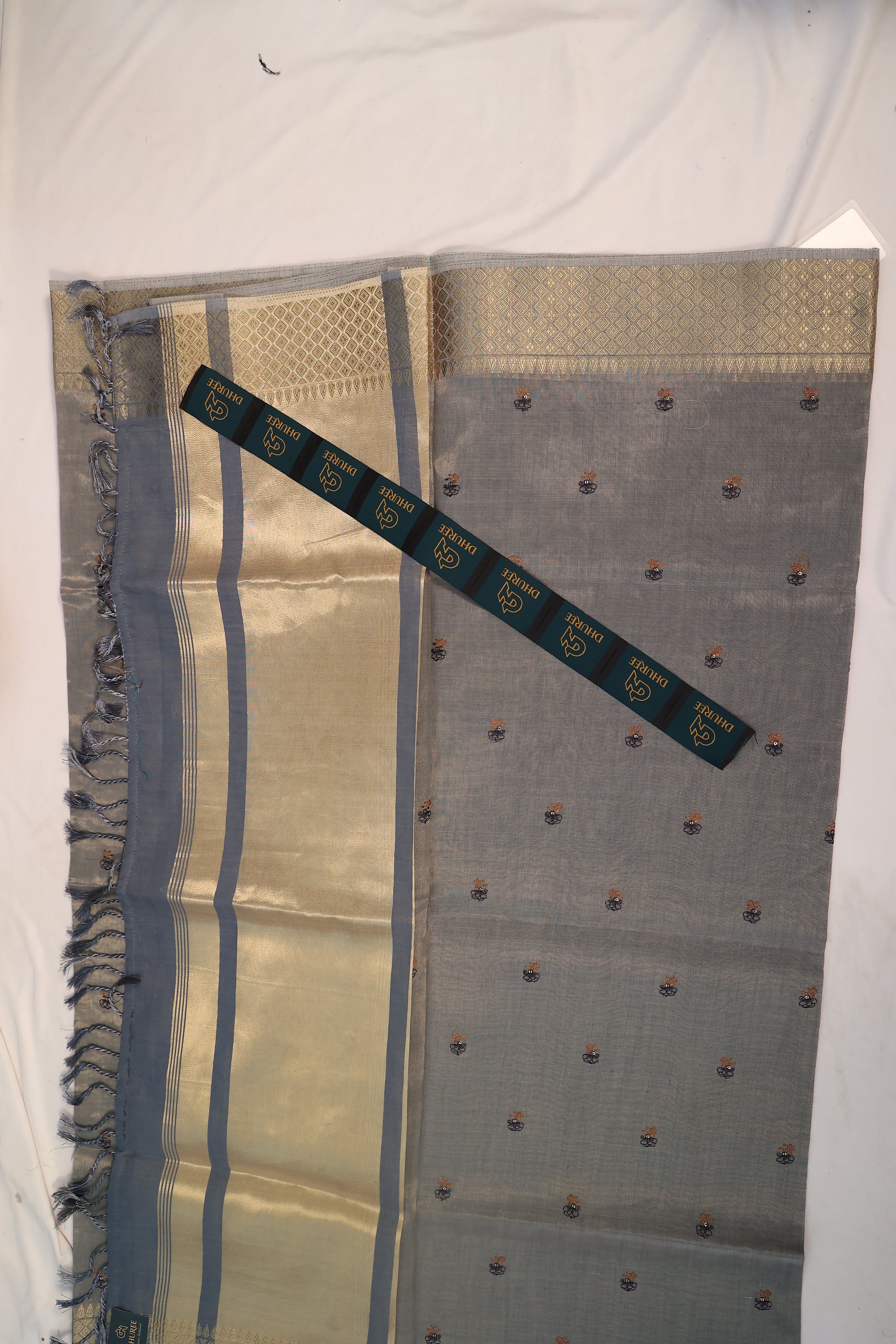 - DHUREE  LINEN  SAREE.