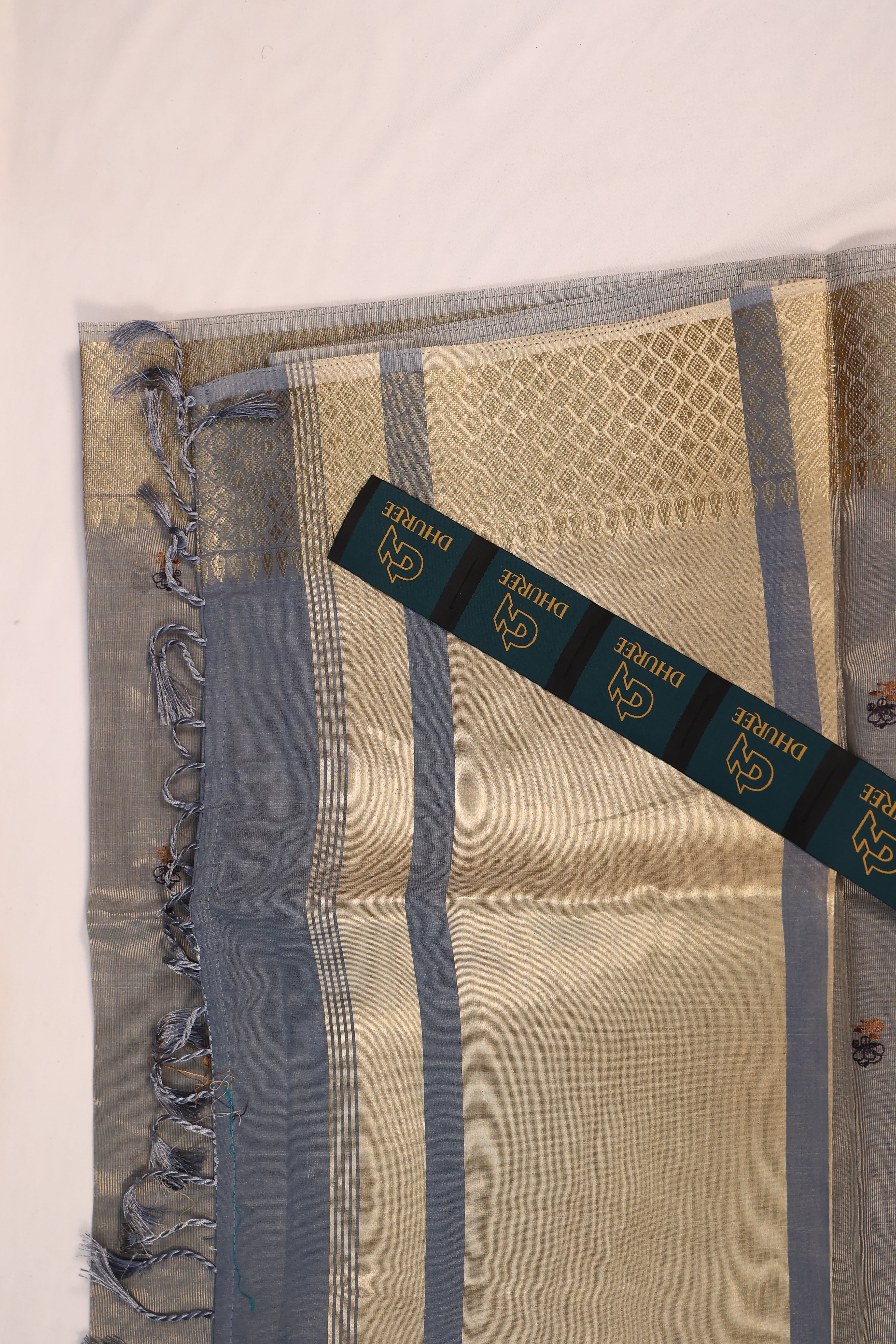- DHUREE  LINEN  SAREE.