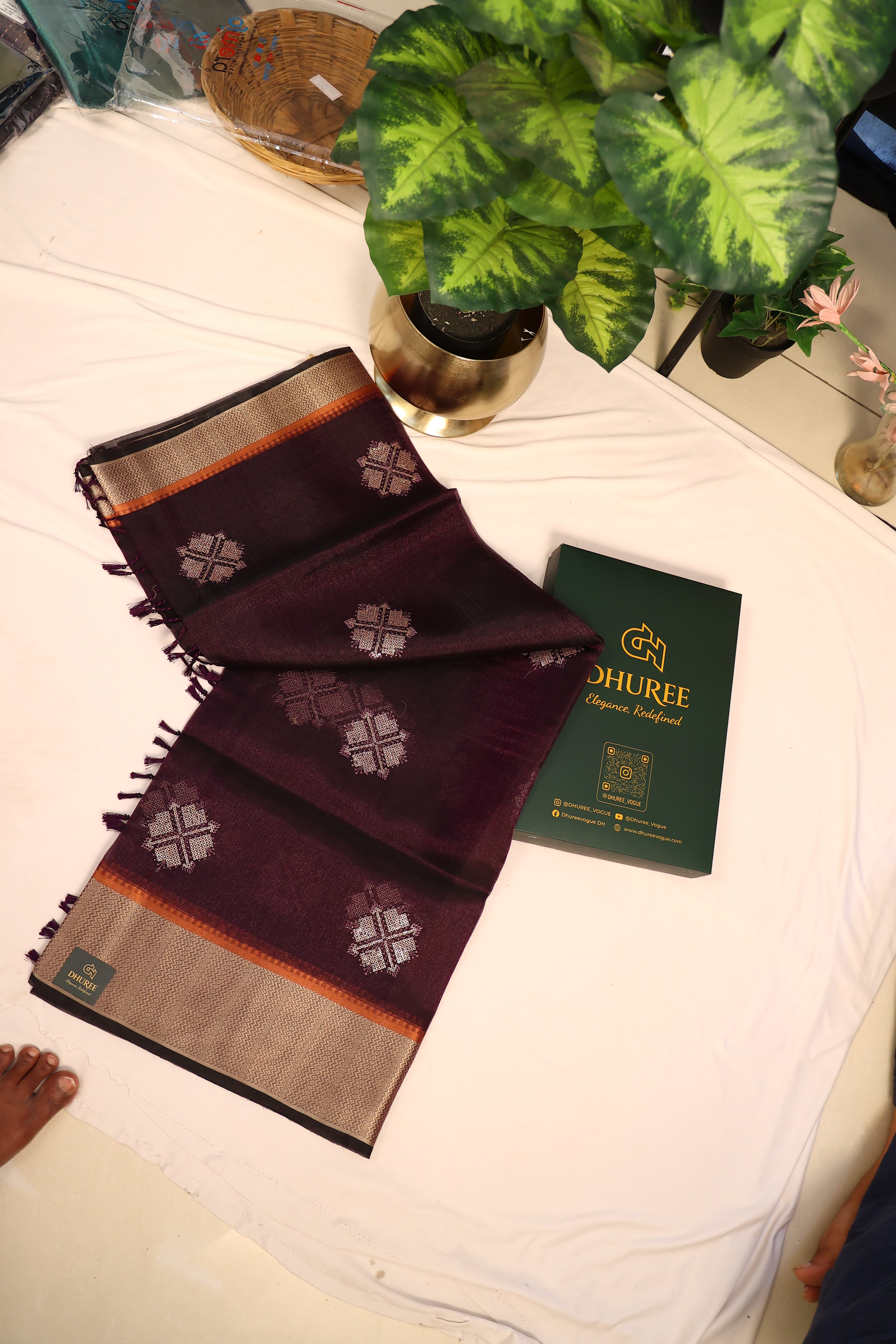 - DHUREE LINEN SAREE.