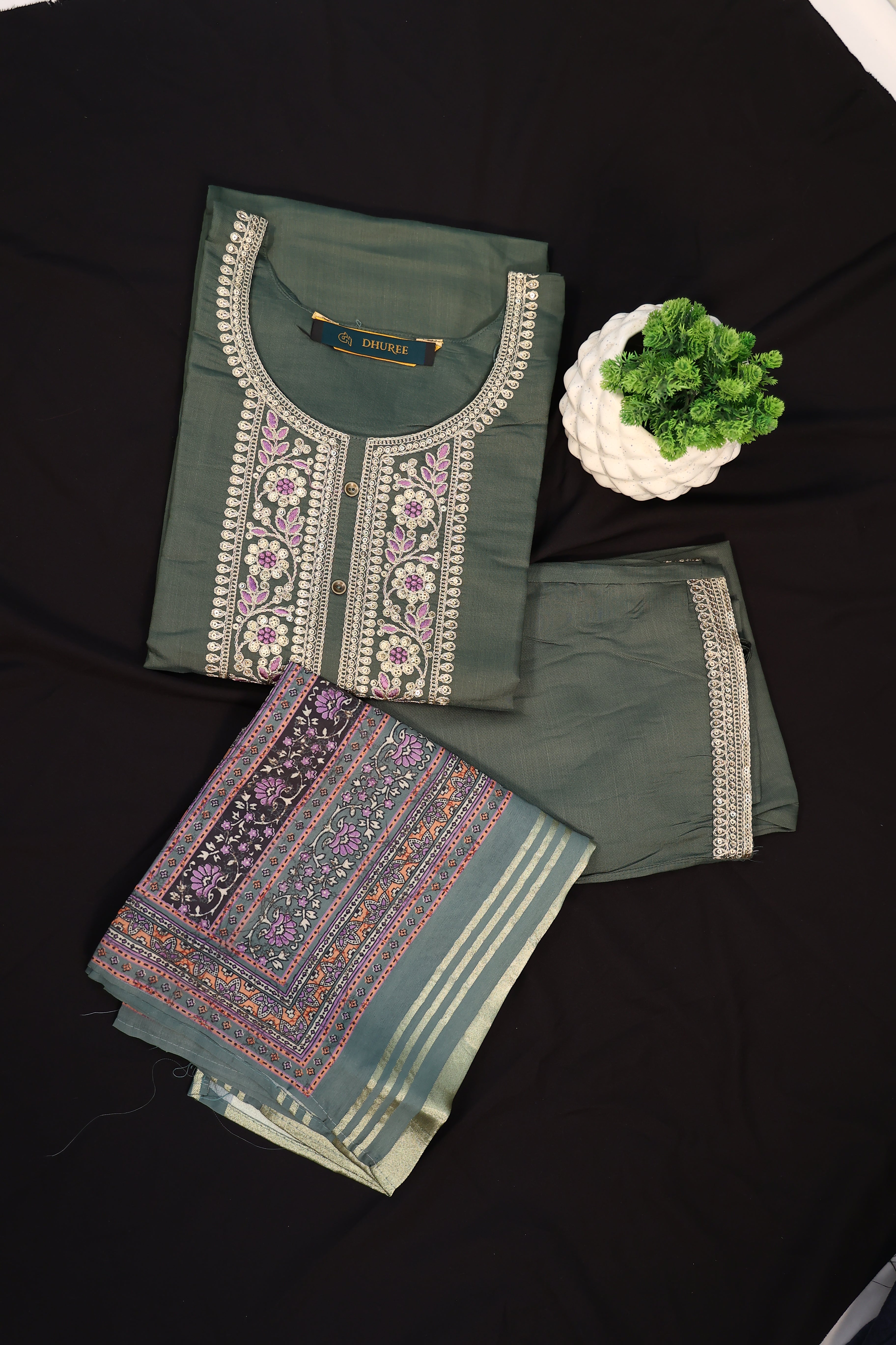 Green Zardosi Kurta Pant Set With Dupatta