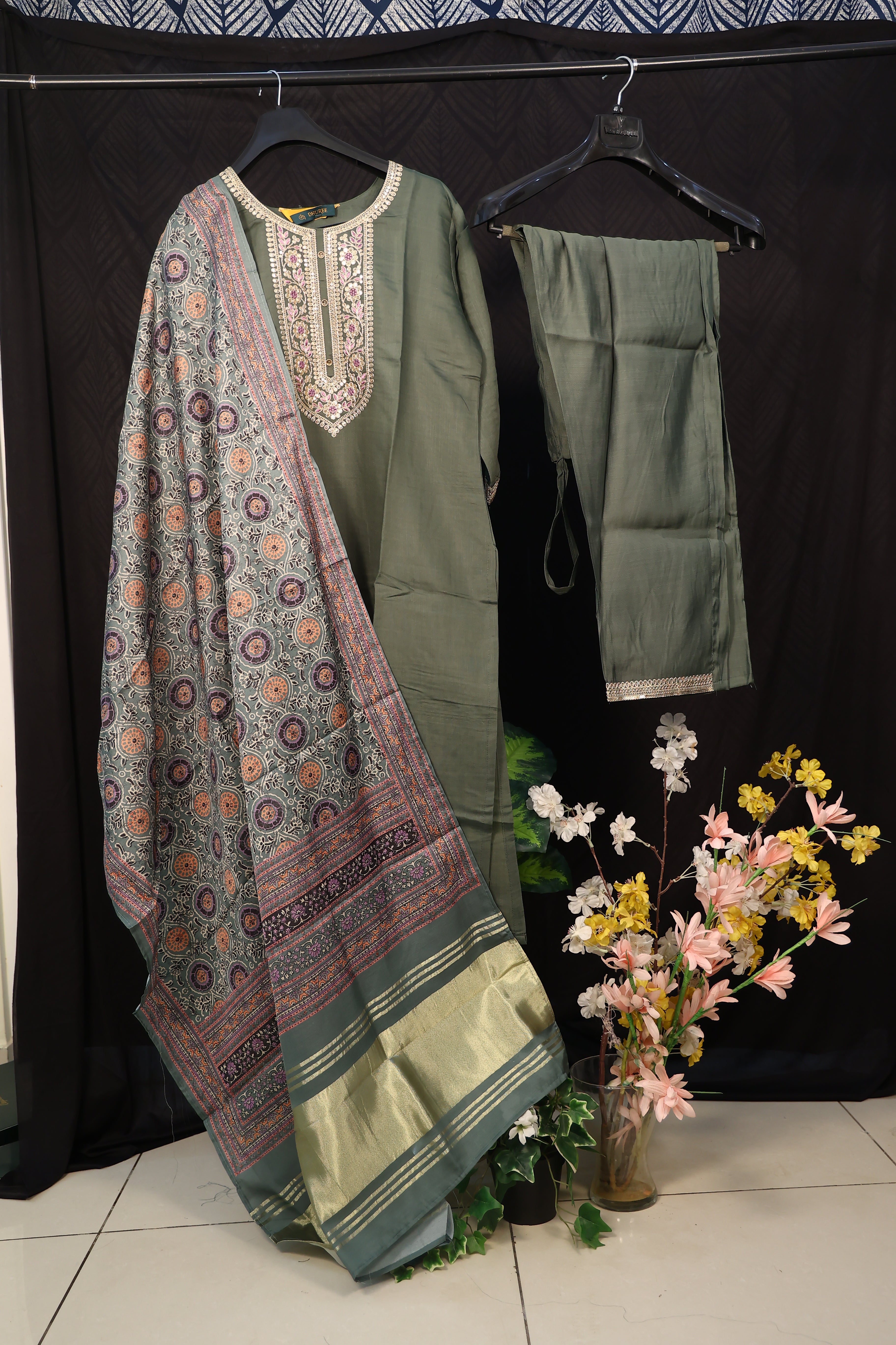 Women's Green Silk Blend Embellished Straight Kurta Set